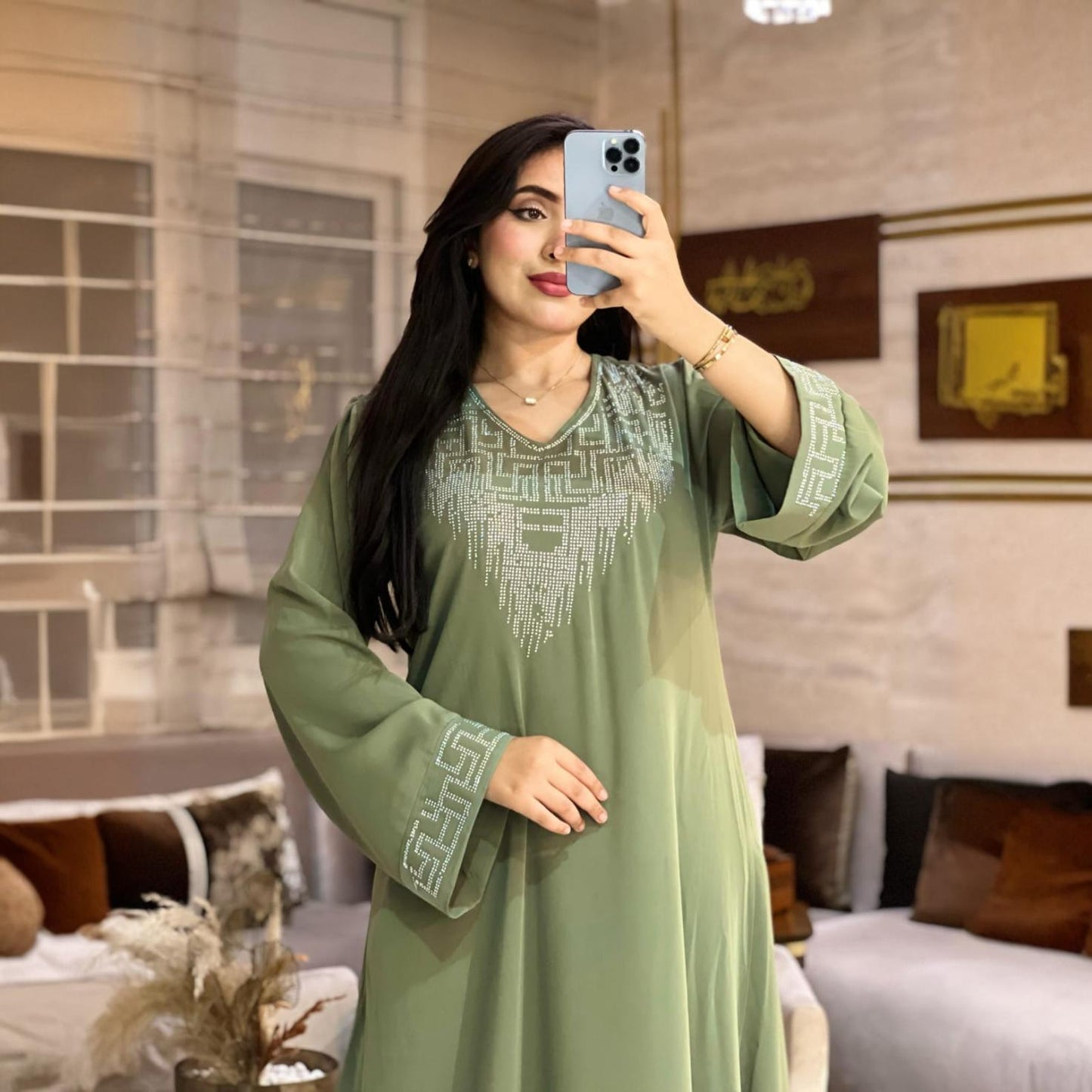 Abaya élégante en coton crêpe avec strass raffinés
