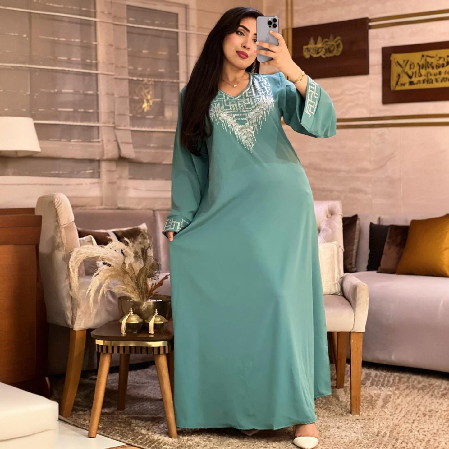 Abaya élégante en coton crêpe avec strass raffinés