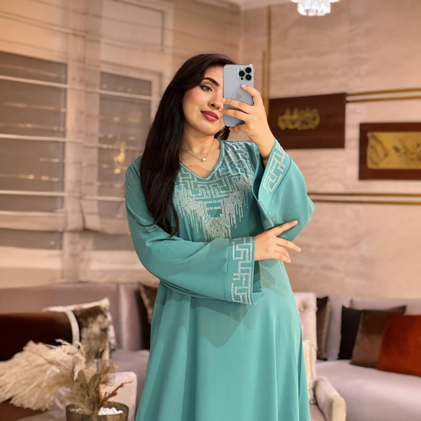 Abaya élégante en coton crêpe avec strass raffinés