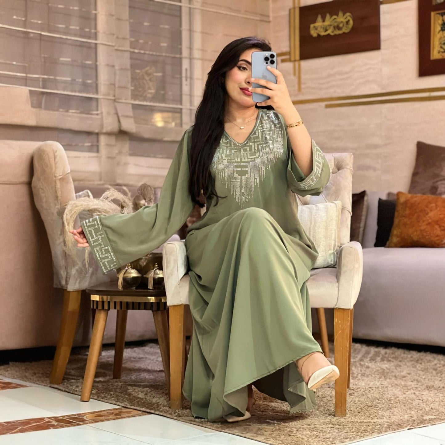 Abaya élégante en coton crêpe avec strass raffinés