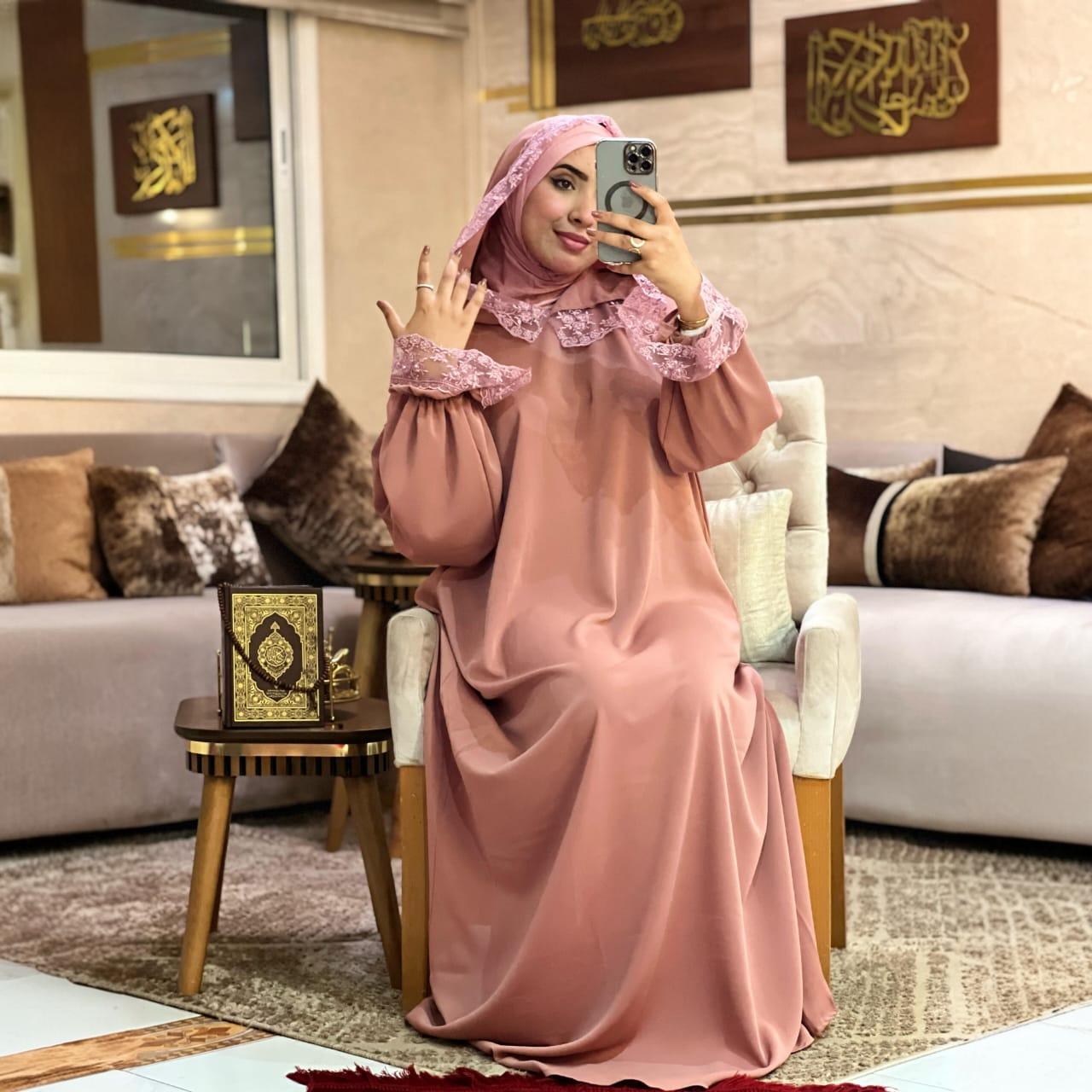 Abaya Royale avec Foulard Intégré