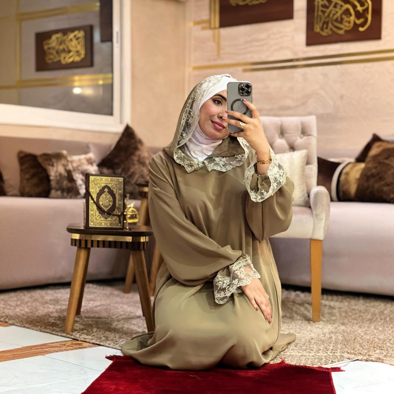 Abaya Royale avec Foulard Intégré